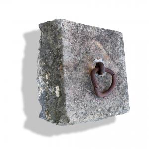 Antico ferma cavallo in pietra. Epoca 1600.